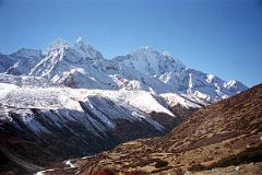 09 Tengboche To Dingboche - Looking Back To Kangtega And Thamserku.jpg